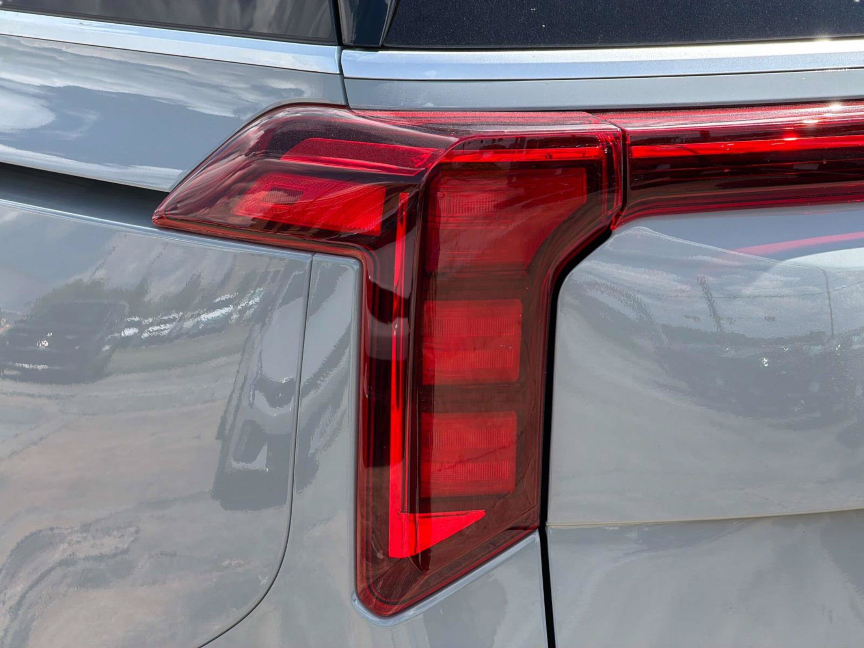 New 2027 Ceramic Silver Kia LX image 27
