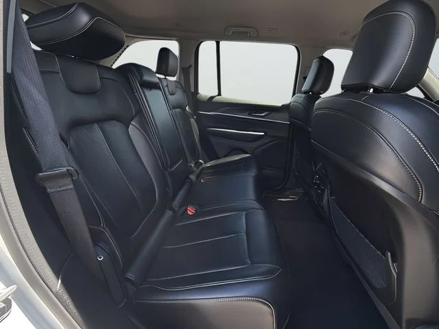 Used 2023 White Jeep Limited image 10