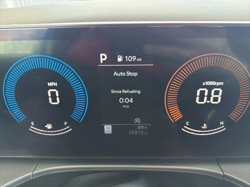 Used 2025 White Hyundai SEL image 9