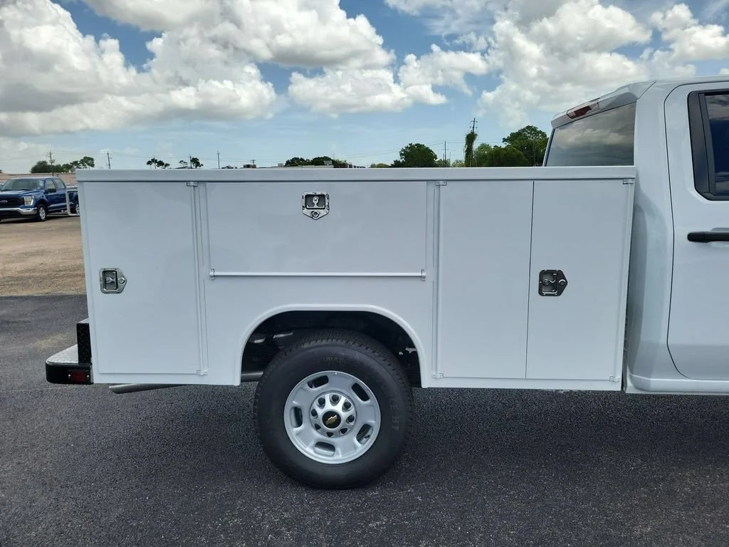 New 2026 Summit White Chevrolet WT image 18