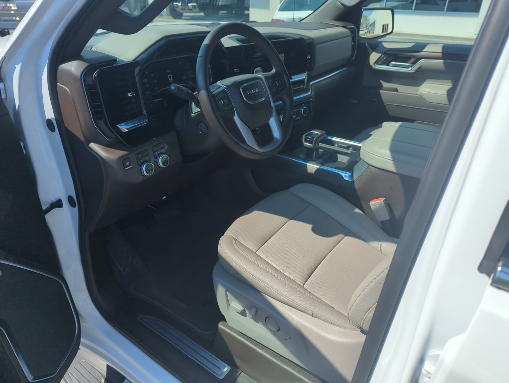 Used 2025 White GMC SLT image 10