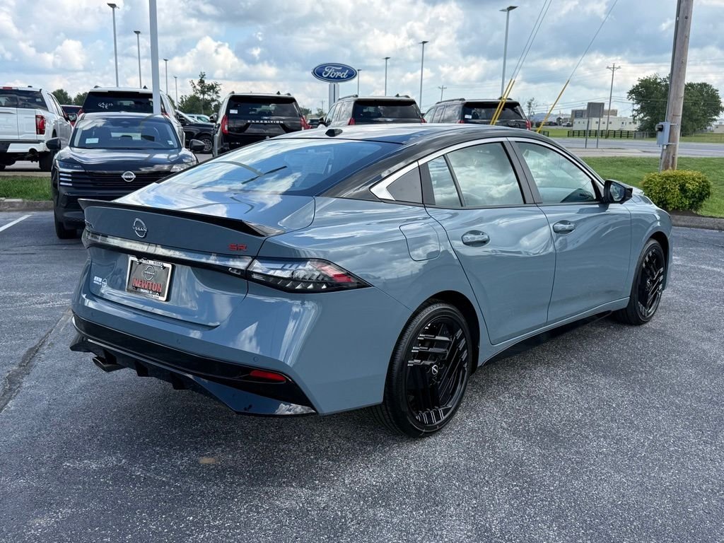 New 2026 Atlantic Gray Metallic / Super Black Two-tone Nissan SR image 35
