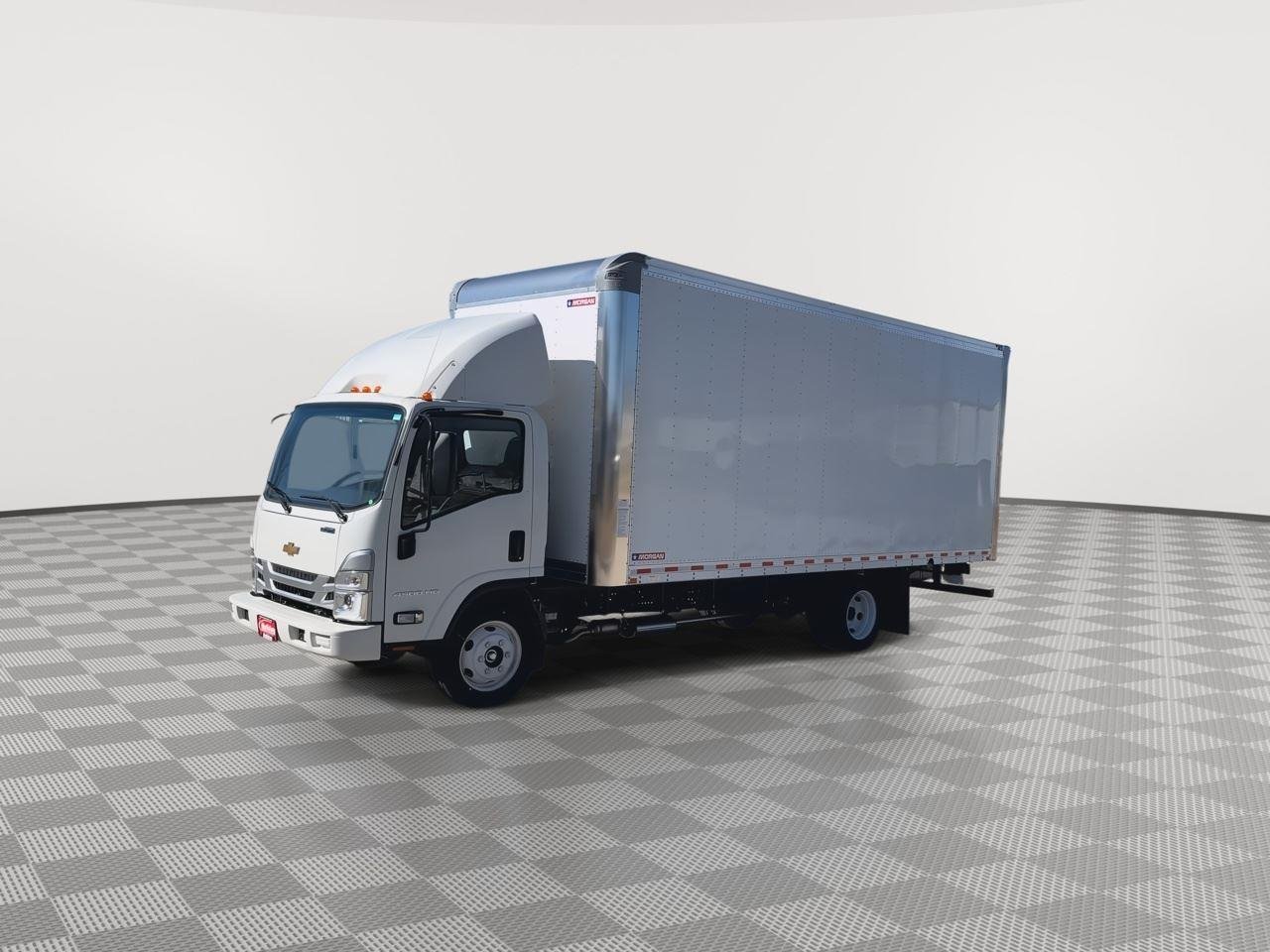 New 2024 Arc White Chevrolet  image 26