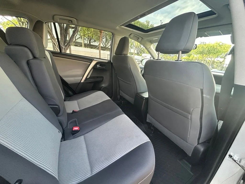 Used 2015 Silver Toyota XLE image 29