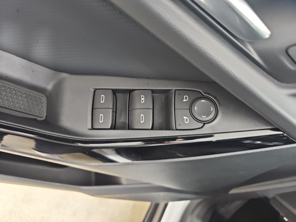 Certified Used 2025 Summit White Chevrolet LT image 33