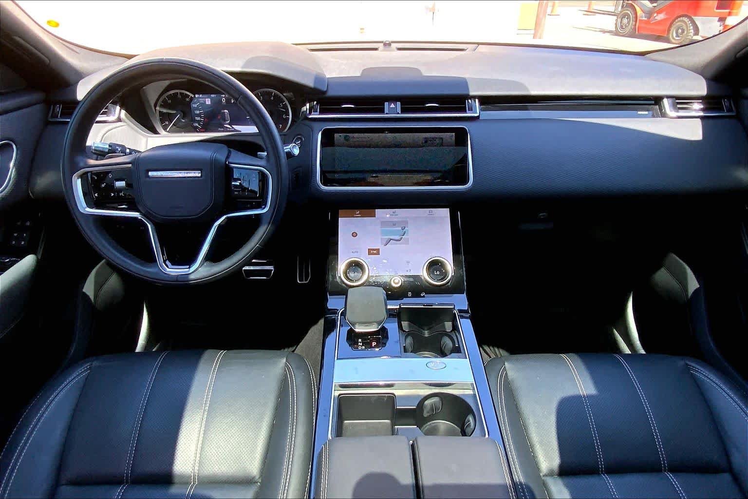 Used 2023 Fuji White Land Rover R-Dynamic S image 30