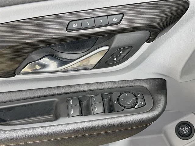 Used 2018 GRAPHITE GRAY METALLIC GMC SLT image 21