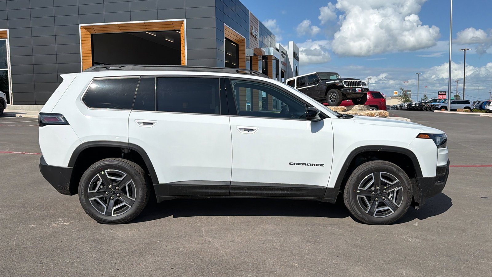 New 2026 Bright White Clear-Coat Exterior Paint Jeep Limited image 4
