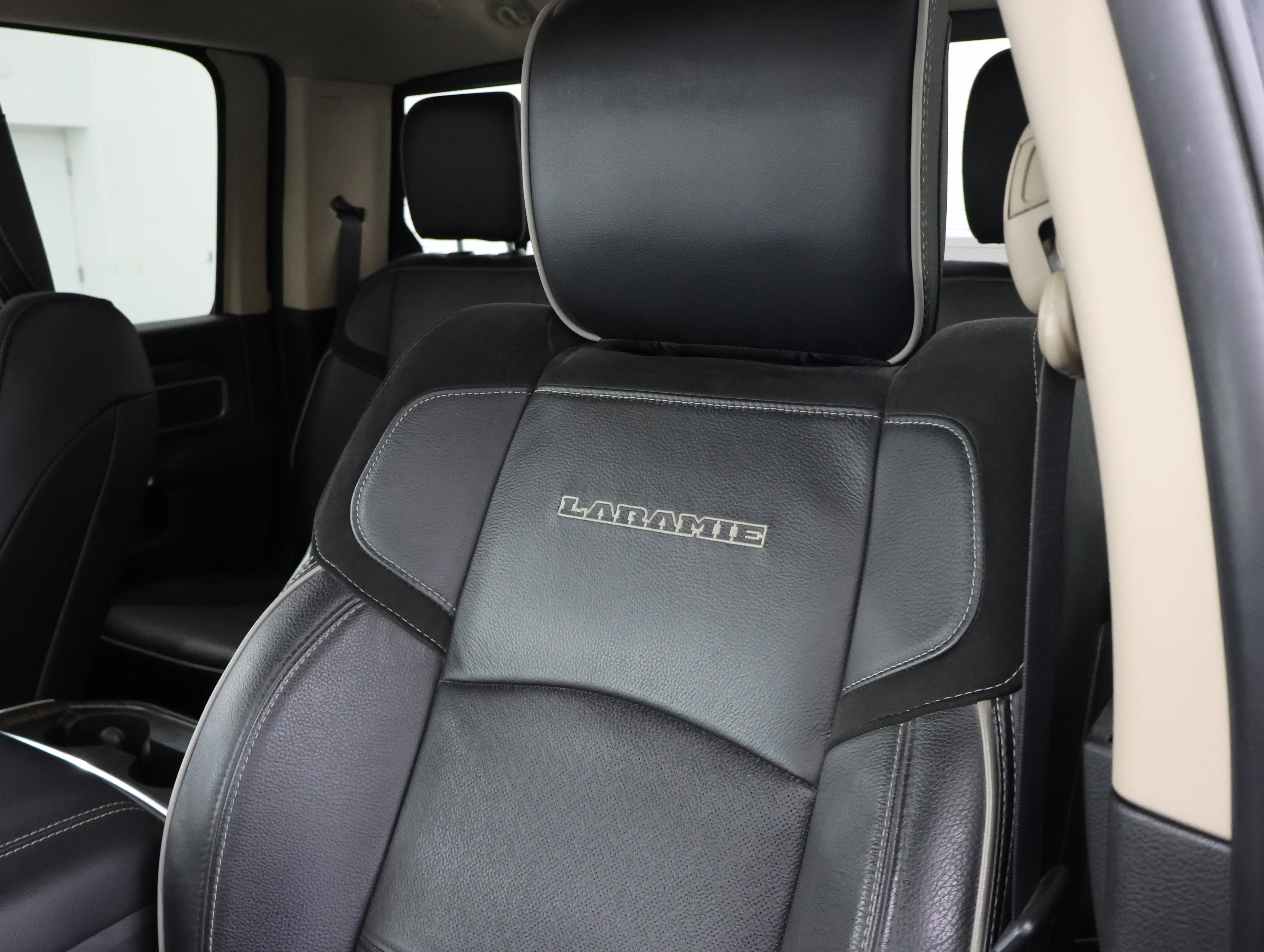 Used 2019 Maximum Steel Metallic Clearcoat Ram Laramie image 46