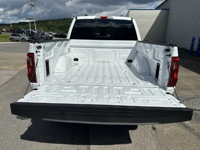 New 2026 Oxford White Ford XLT image 29