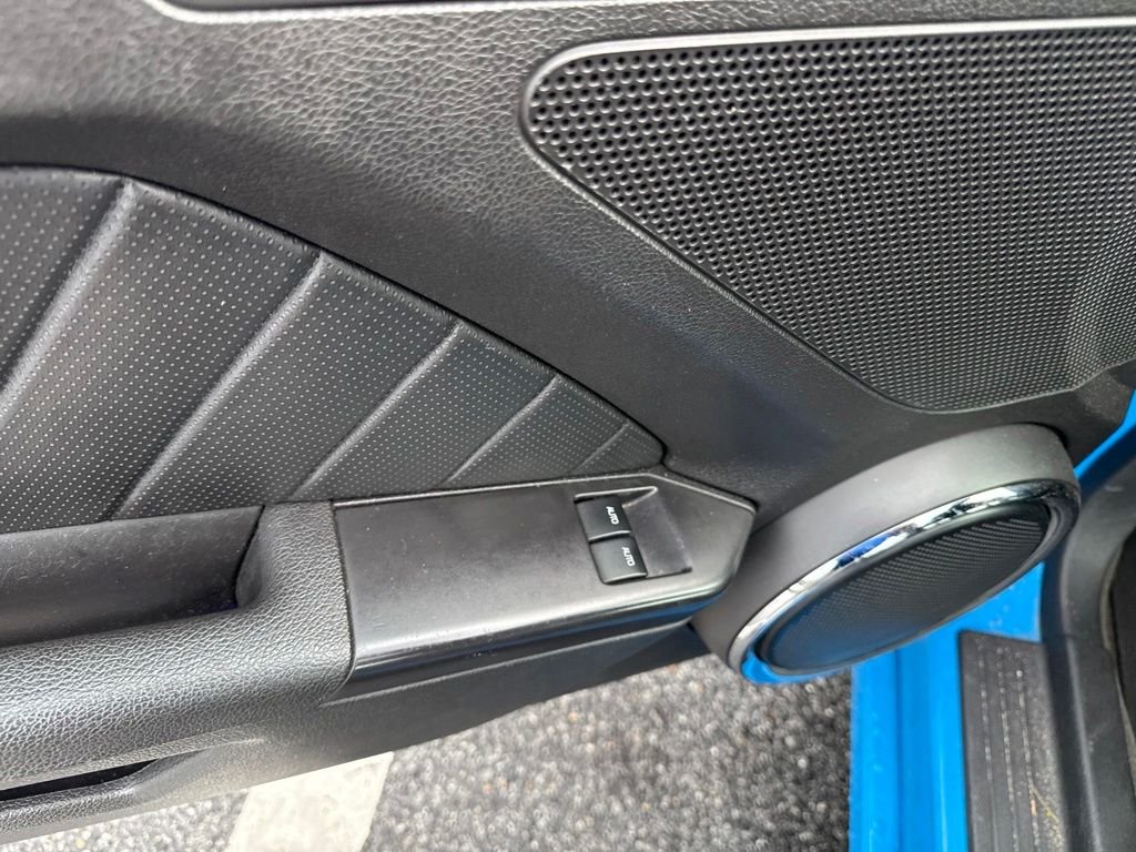 Used 2013 Blue Ford V6 Premium image 17
