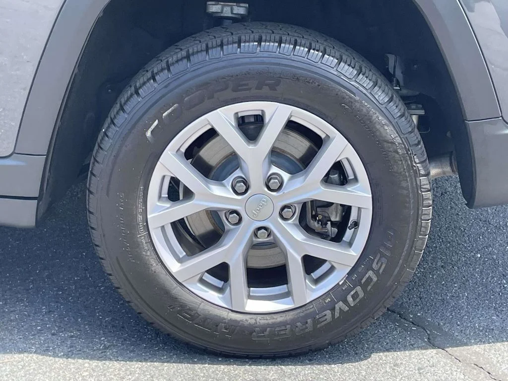 Used 2022 Gray Jeep Limited image 12