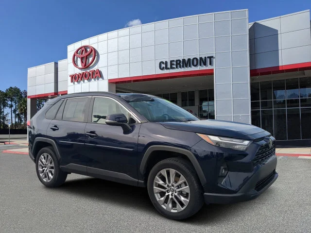 Certified Used 2023  Toyota XLE Premium image 1