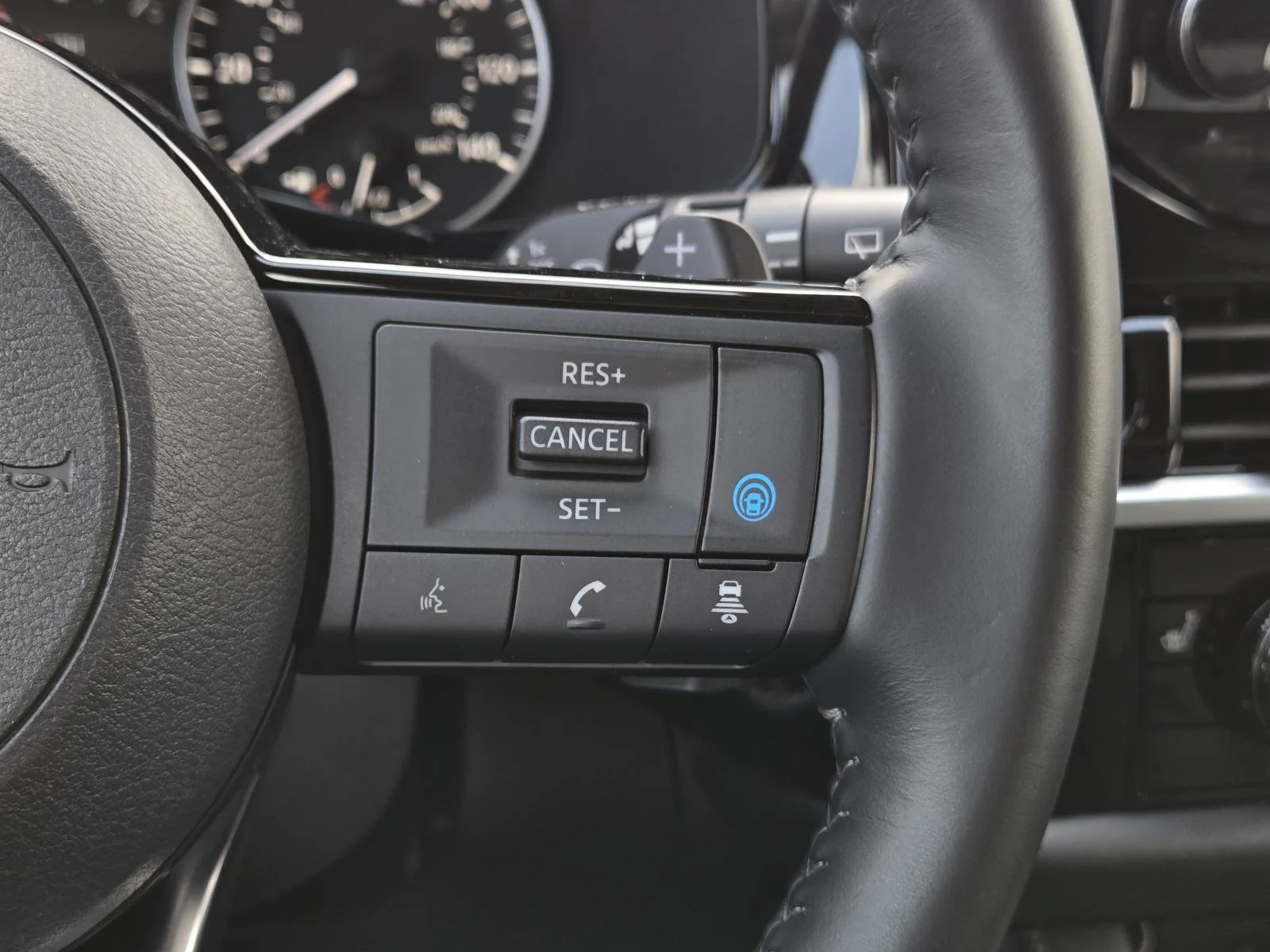 2025 Nissan Pathfinder SL - Photo 13