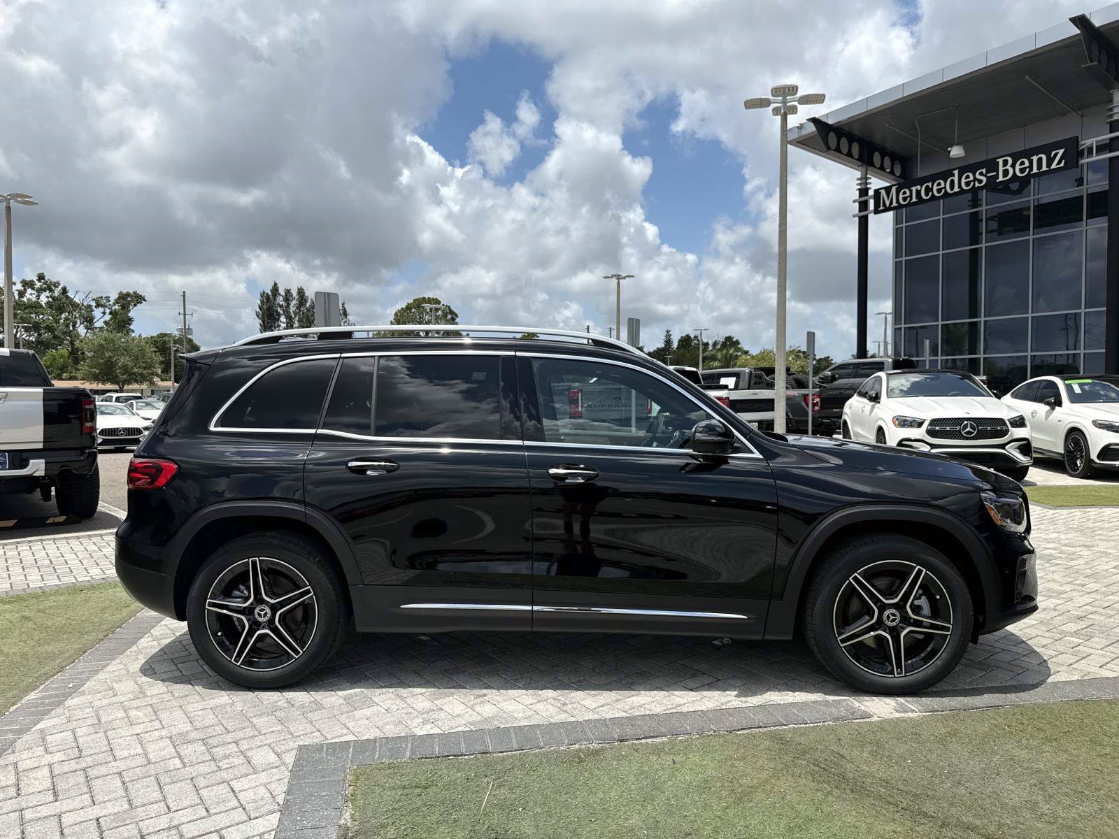 New 2026 Black Mercedes-Benz 250 SUV image 6