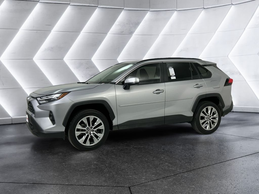 Used 2022 Silver Toyota XLE Premium image 3