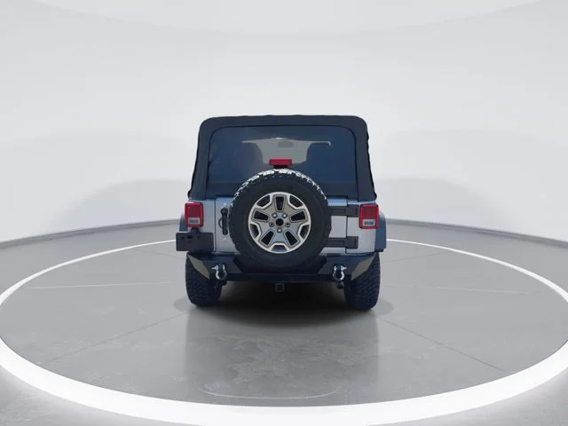 Used 2015 Silver Jeep Unlimited Rubicon image 7