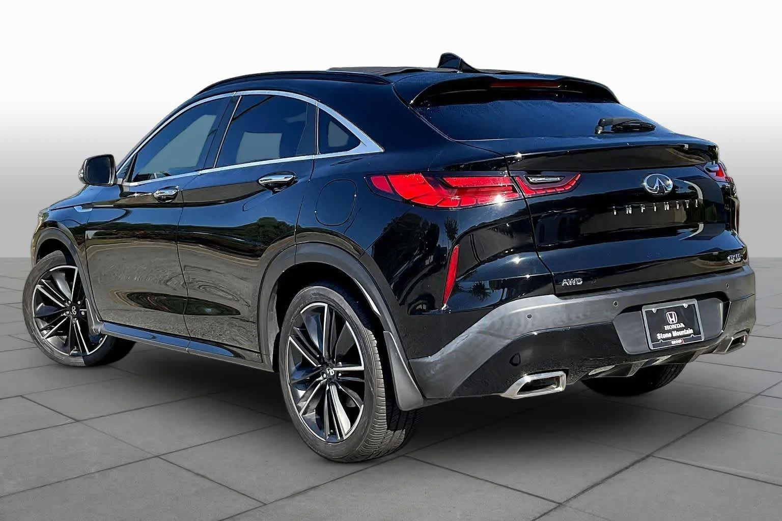 Used 2022 Black Obsidian INFINITI LUXE image 12
