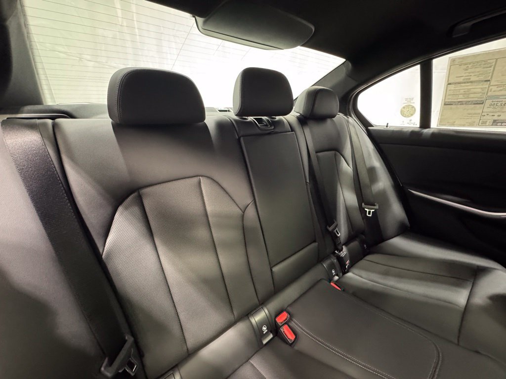 2026 BMW 3 Series 330i - Photo 25