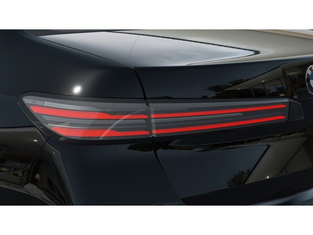 New 2027 Black Sapphire Metallic BMW i7 image 8