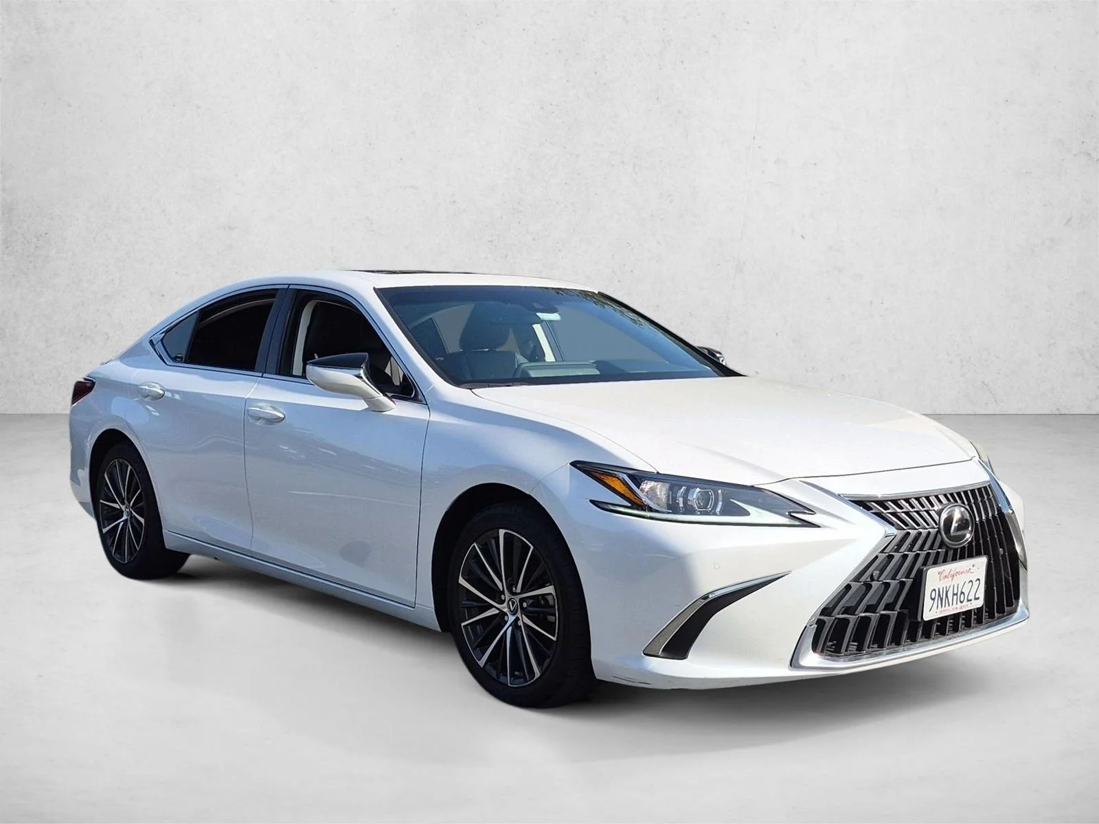 Used 2024 Eminent White Pearl Lexus ES 300h image 4