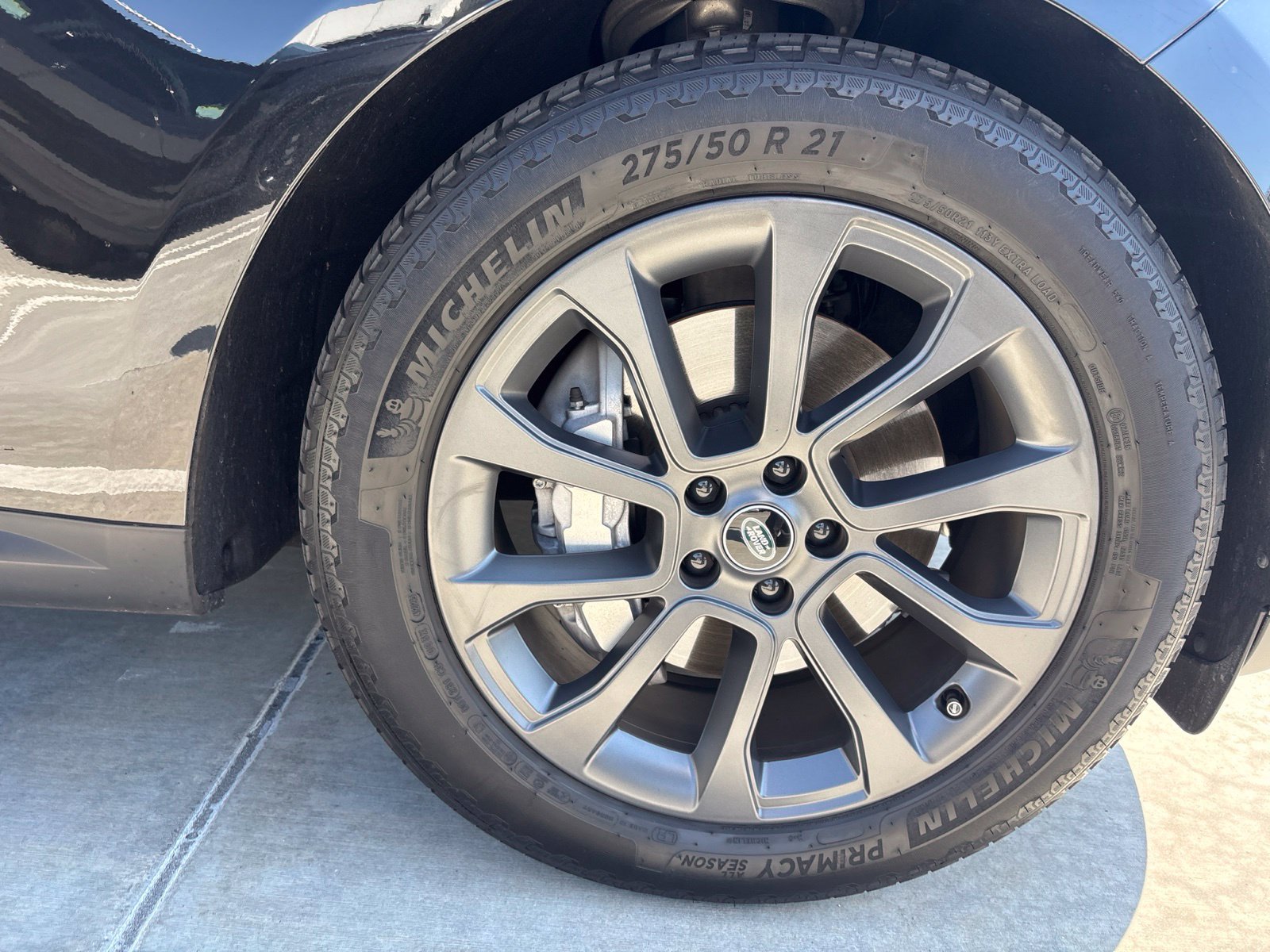 Used 2024 Santorini Black Metallic Land Rover SE image 6
