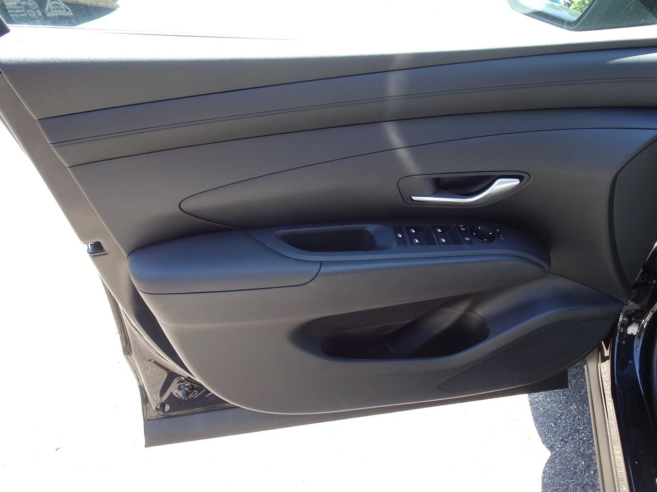 New 2027 Black Hyundai SE AWD image 12