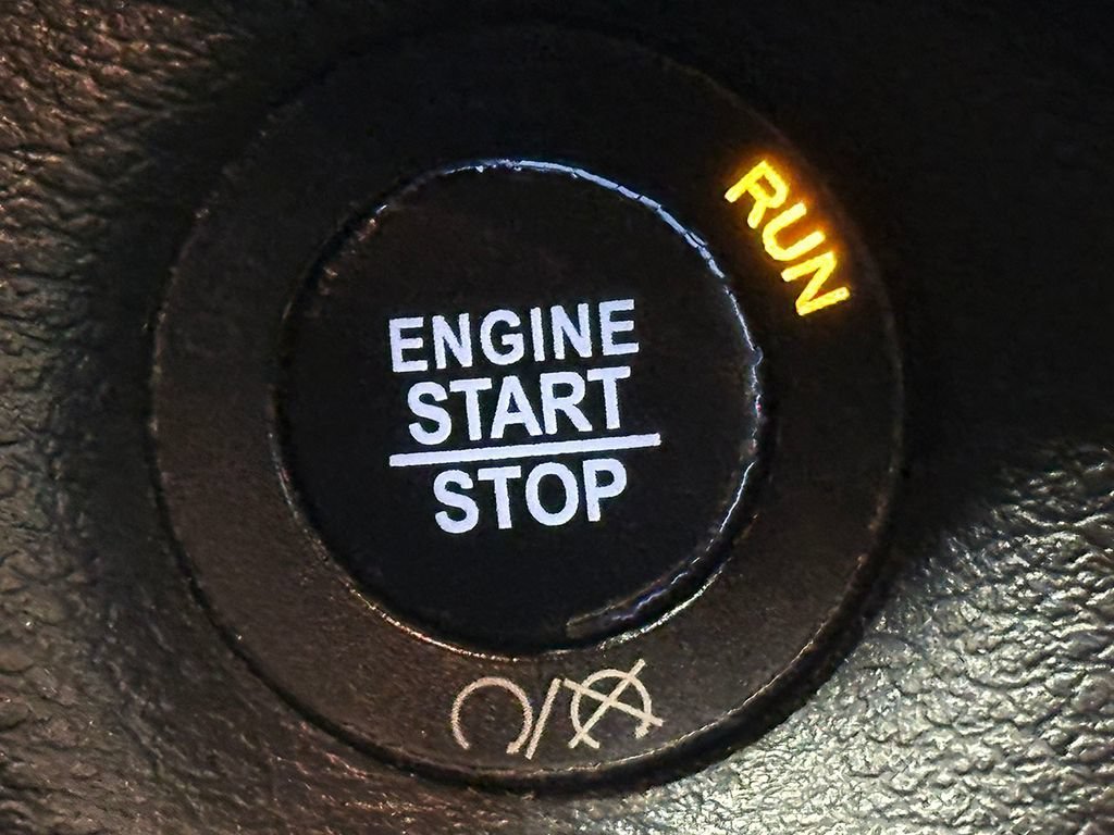 Used 2019  Jeep High Altitude image 30