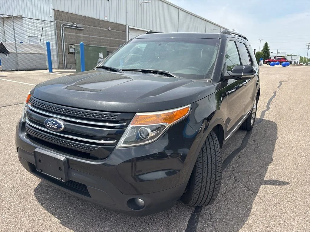 Used 2013 Black Ford Limited image 3