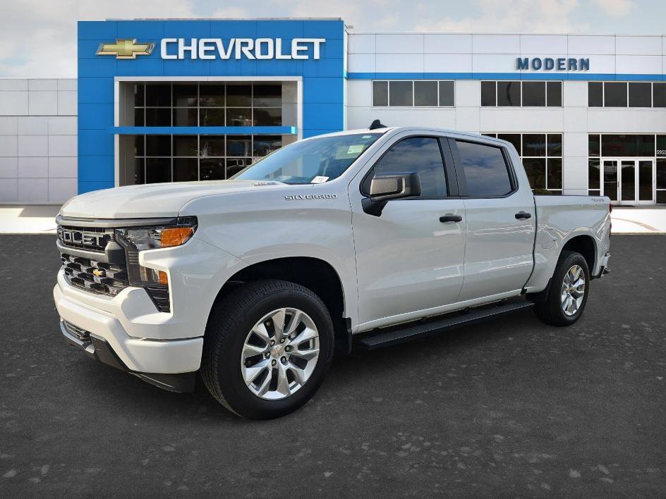 New 2026 Summit White Chevrolet Custom image 1