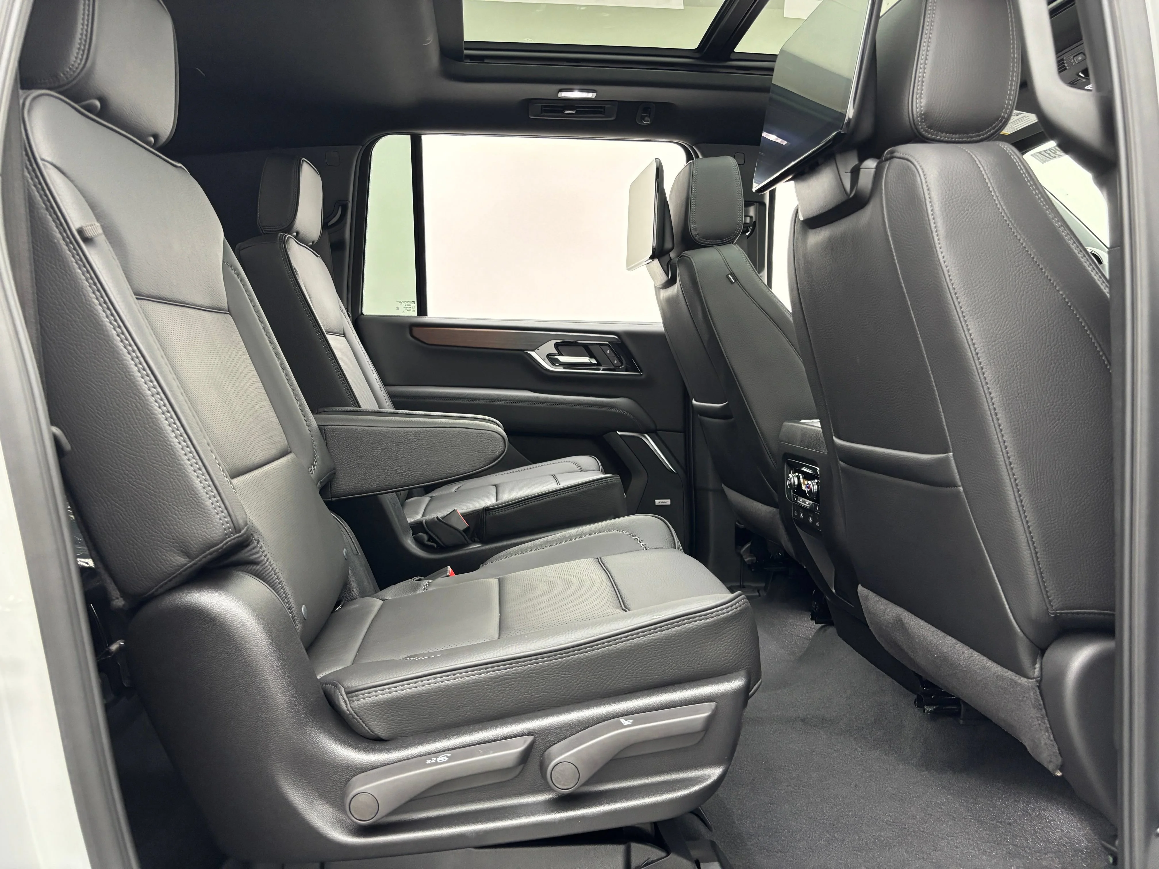 2026 GMC Yukon XL Denali - Photo 43