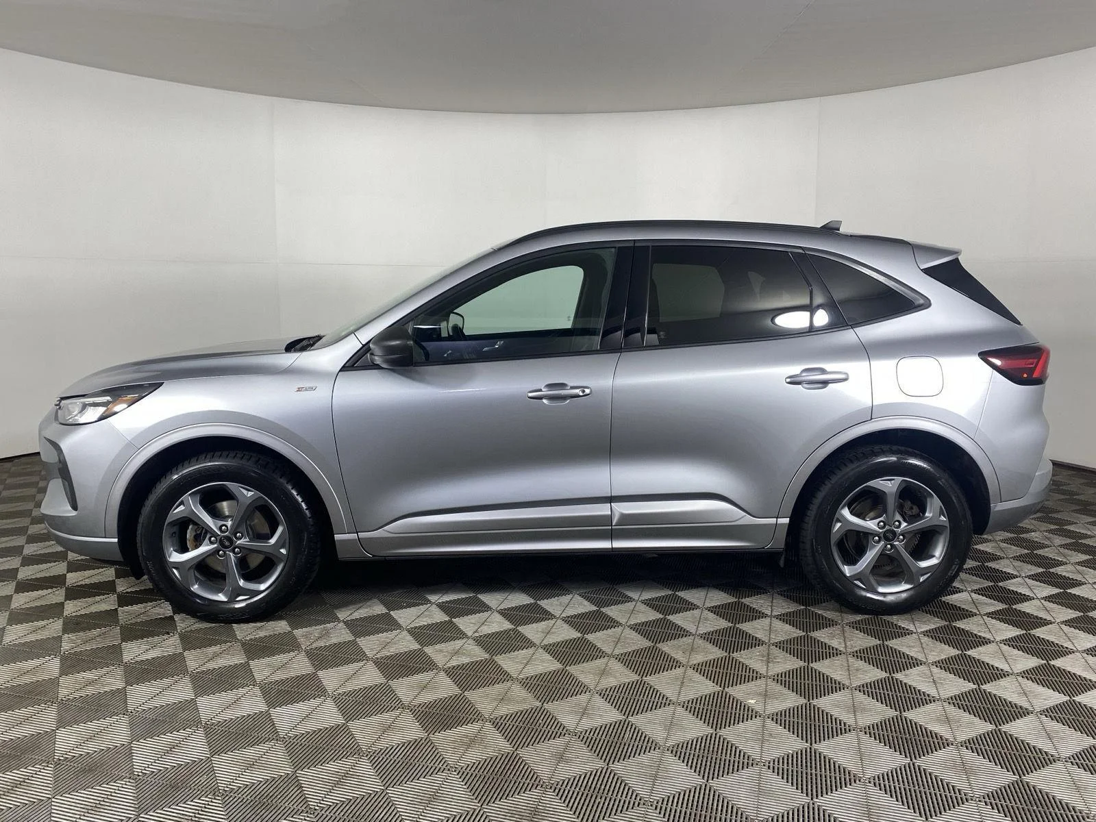 Used 2023 Iconic Silver Ford ST-Line image 4
