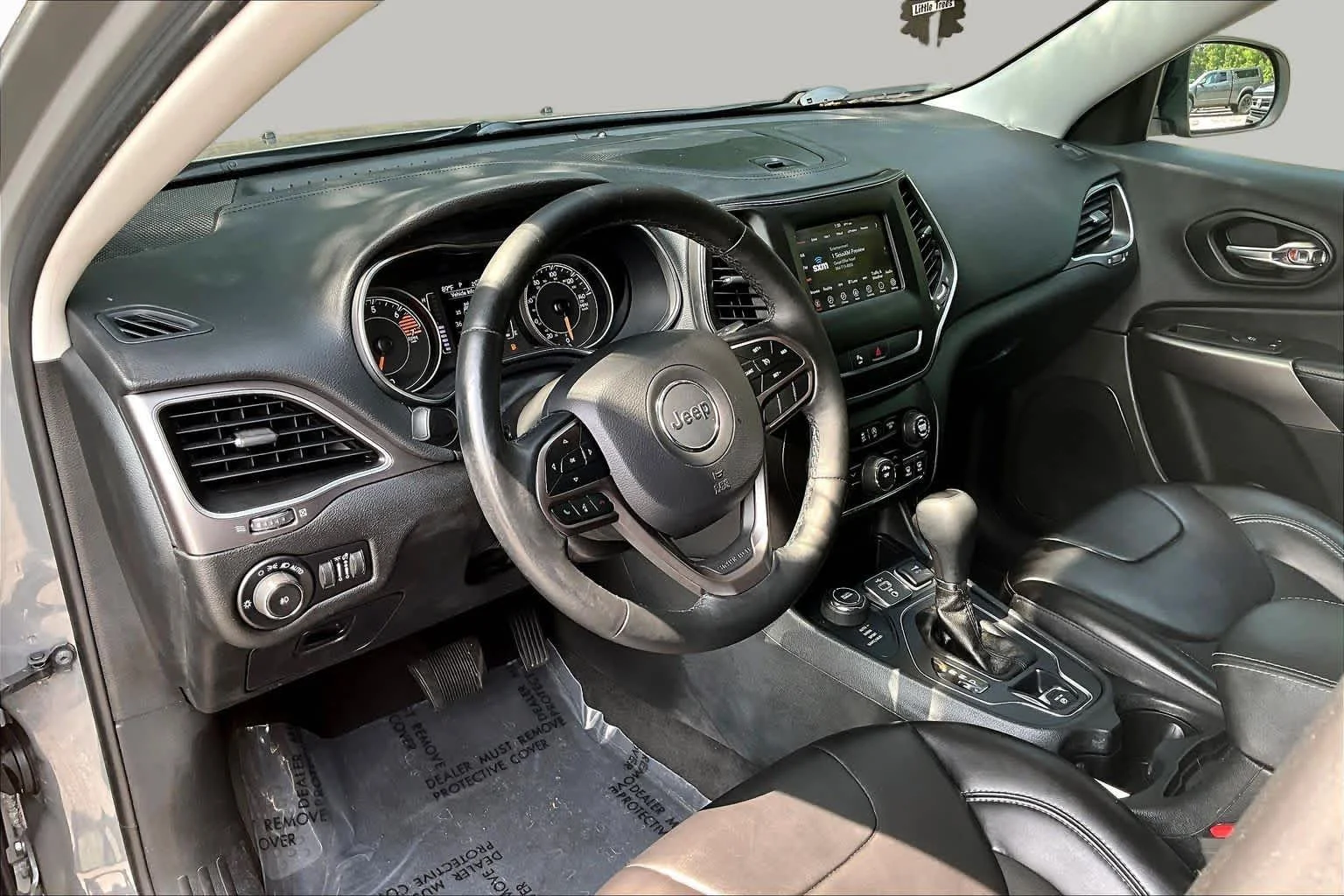Used 2019 Sting-Gray Clearcoat Jeep Latitude Plus image 15