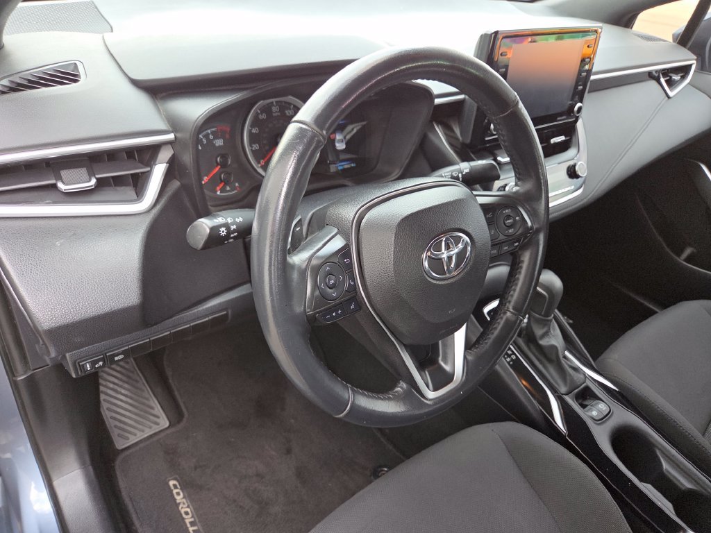 Used 2022  Toyota SE image 18