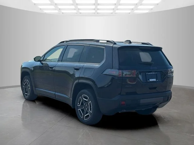 New 2026 Diamond Black Crystal Pearl-Coat Exterior Paint Jeep Laredo image 5