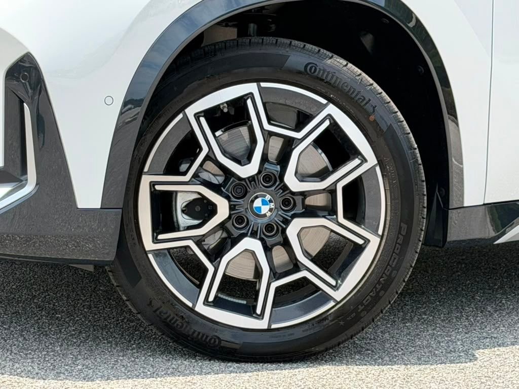 New 2026 White BMW xDrive28i image 9