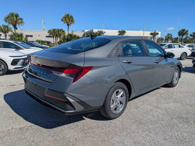 New 2026 Gray Hyundai SE image 3