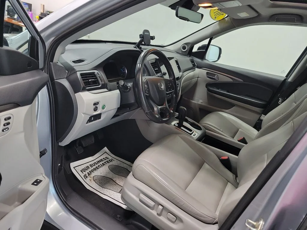 Used 2019  Honda EX-L image 32