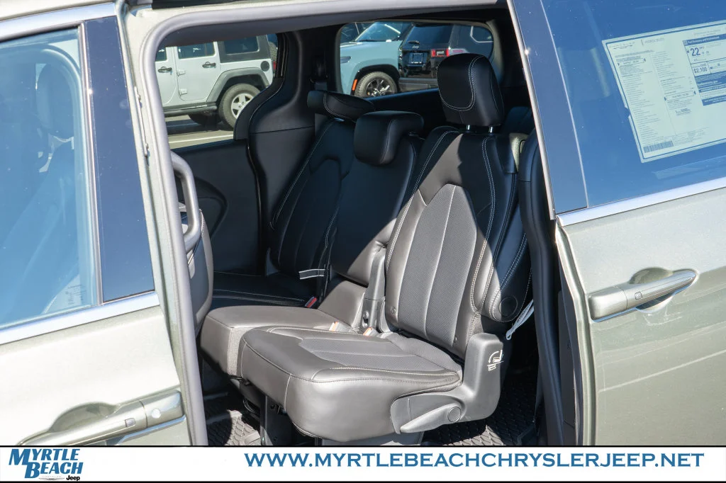 New 2027 Olive Green Pearl-Coat Paint Chrysler Select image 14