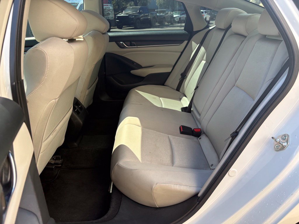 Used 2018 White Honda EX image 10