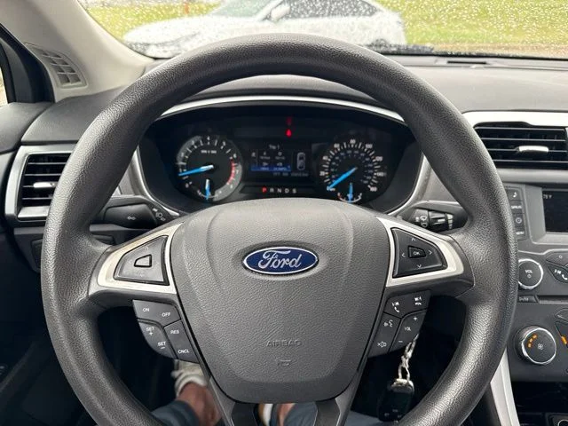 Used 2016 Black Ford SE image 5