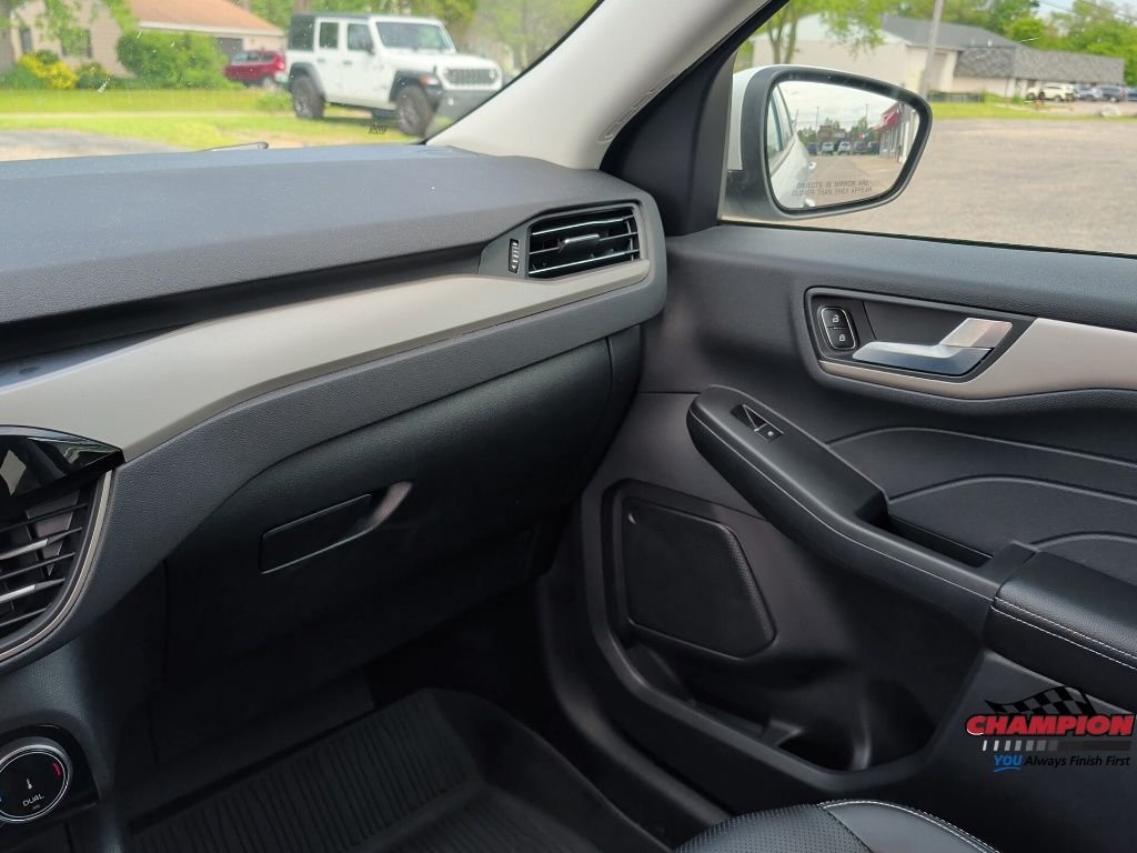 Used 2022 White Ford SEL image 20