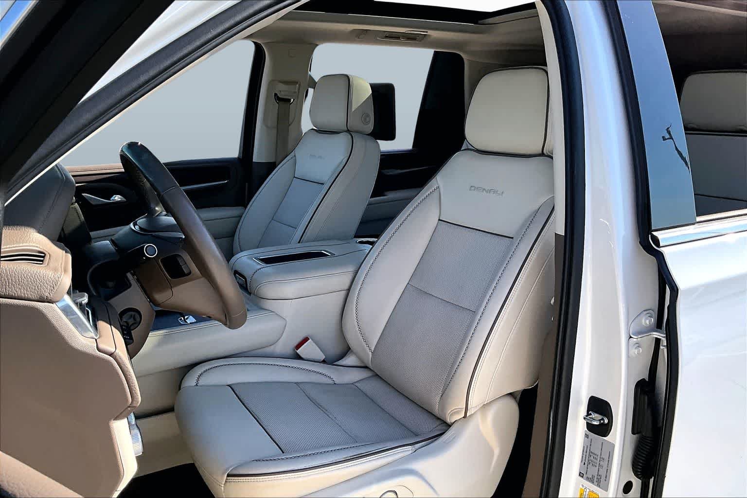 Used 2021 White Frost Tricoat GMC Denali image 7