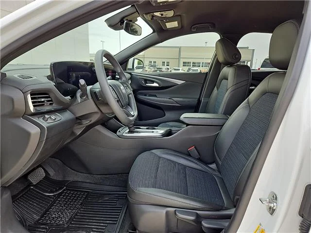 Used 2025 White Buick Preferred Front-Wheel Drive image 9