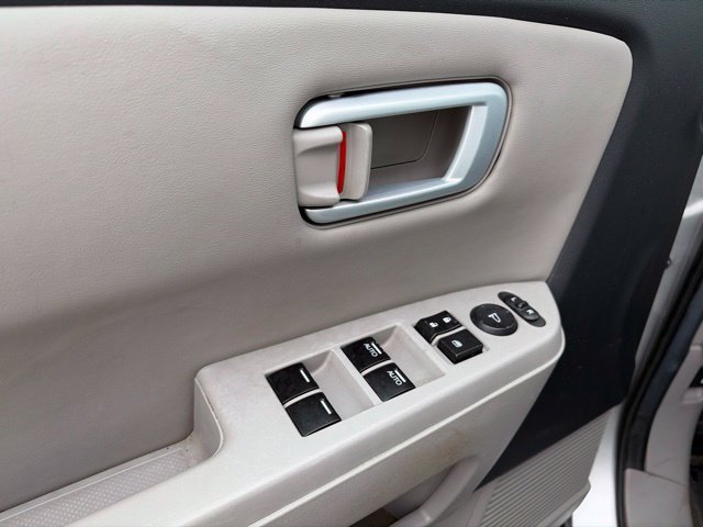 Used 2013 Alabaster Silver Metallic Honda EX-L image 10