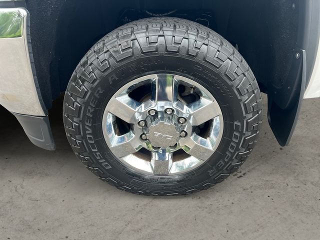 Used 2018 White Frost GMC SLE image 9