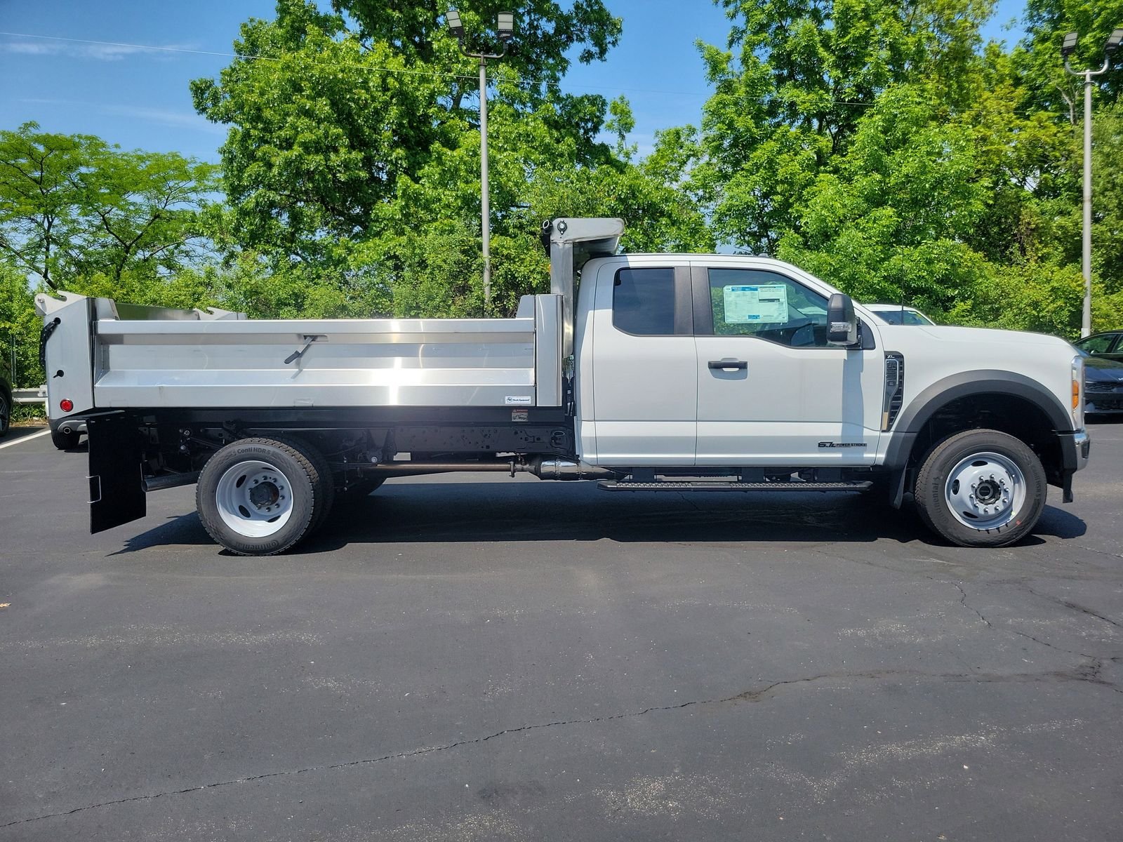New 2026 Oxford White Ford F-550® XL image 32