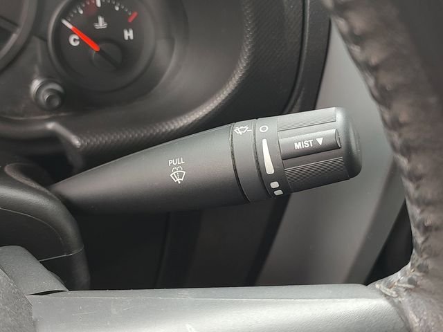 Used 2008 Green Jeep X image 17