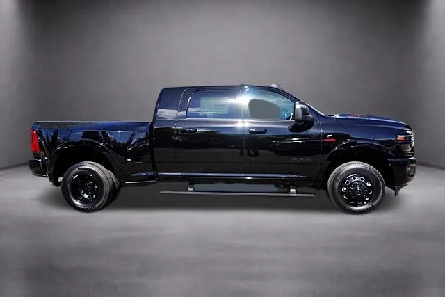 New 2026 Diamond Black Crystal Pearl-Coat Exterior Paint RAM Limited image 7