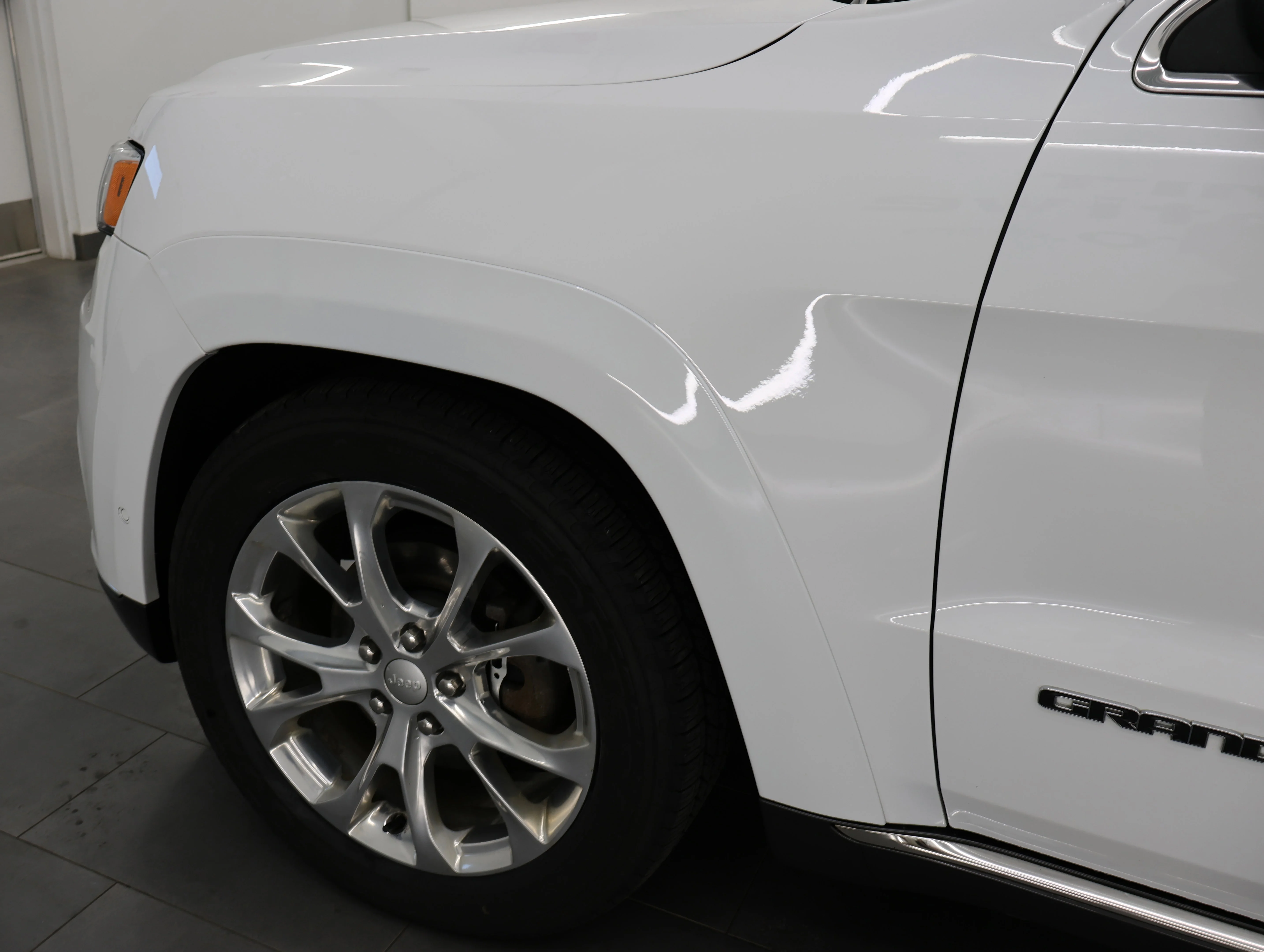 Used 2020 Bright White Clearcoat Jeep Summit image 32